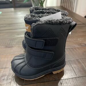 NWT Black Toddler Snow Boots